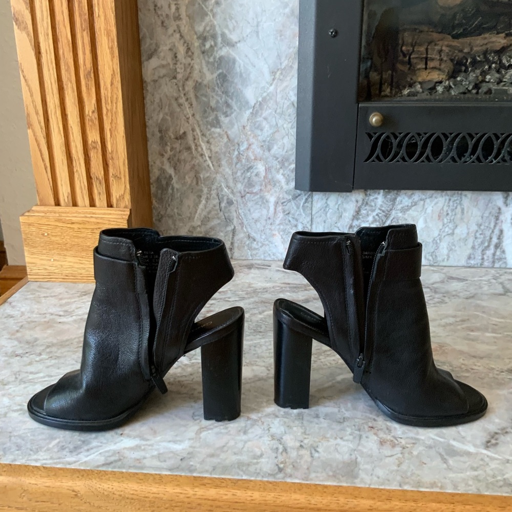 Calvin Klein leather peek toe heels - Picture 4 of 8